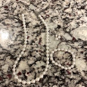 Pearl necklace/bracelet/earring set